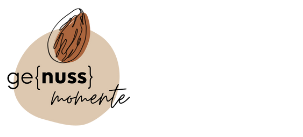 Logo mit Nuss und Genussmomente Schriftzug.